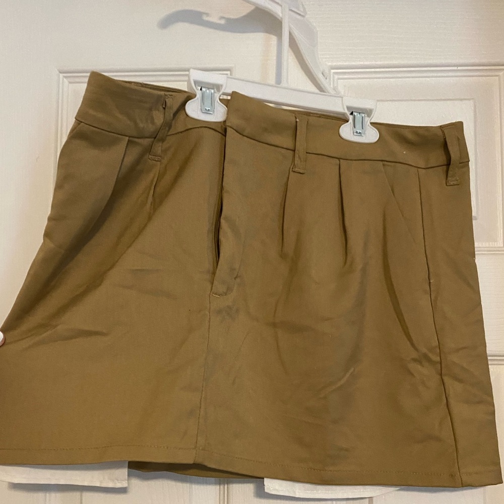 Never worn. H&M skirt